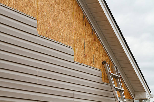 Professional Fiber Cement Siding technician working in Bartlett, TX
